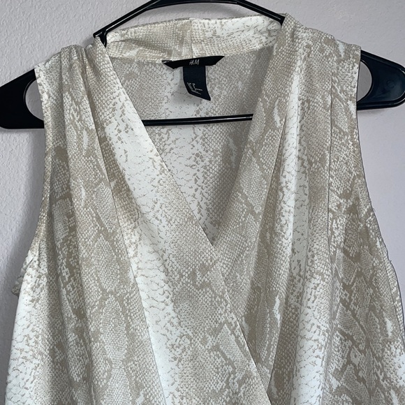 H&M Blouse - Picture 2 of 5